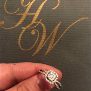 14K White Gold Ladies Engagement Ring